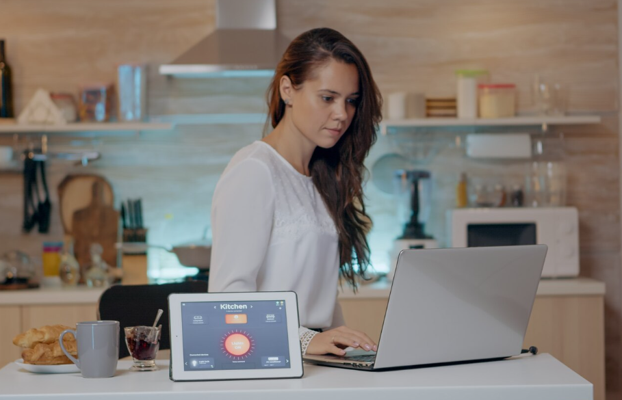 AI in everyday tools supporting work and home tasks through connected devices