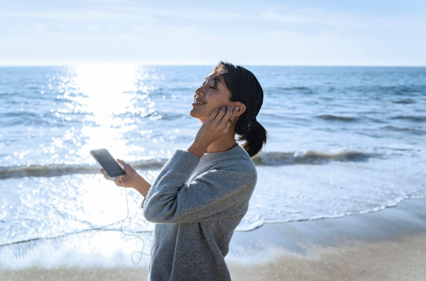 AI emotional well-being tool supporting relaxation and reflection during a walk